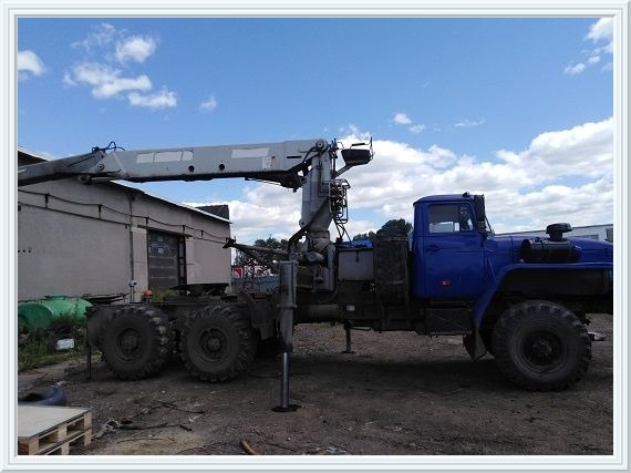 кран манипулятор иф -300 на базе автомобиля Урал 4320 в аренде проводит монтаж  конструкций в Самаре возле Волгаря на Южном Шоссе